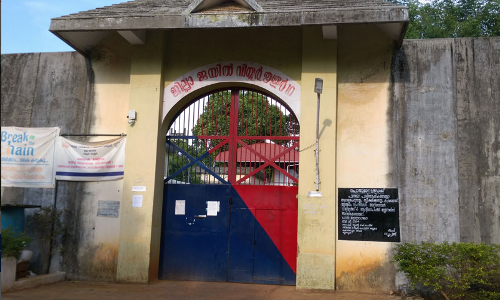 കോവിഡ് പരോള്‍ കഴിഞ്ഞിട്ടും തിരികെ എത്താതെ 34 തടവുകാര്‍; അറസ്റ്റ് ചെയ്ത് ഹാജരാക്കാന്‍ പൊലീസിന് നിര്‍ദേശം നല്‍കും