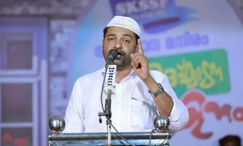 കാലിക്കറ്റ് യൂനിവേഴ്സിറ്റി സ്റ്റുഡന്റ്സ് ഹോസ്റ്റലിൽ ആണുങ്ങളും പെണ്ണുങ്ങളും അഴിഞ്ഞാടുന്നു- വിവാദ പരാമർശവുമായി എസ്.കെ.എസ്.എസ്.എഫ് നേതാവ് സത്താർ പന്തല്ലൂർ കാലിക്കറ്റ് യൂനിവേഴ്സിറ്റി സ്റ്റുഡന്റ്സ് ഹോസ്റ്റലിൽ ആണുങ്ങളും പെണ്ണുങ്ങളും അഴിഞ്ഞാടുന്നു- വിവാദ പരാമർശവുമായി എസ്.കെ.എസ്.എസ്.എഫ് നേതാവ് സത്താർ പന്തല്ലൂർ