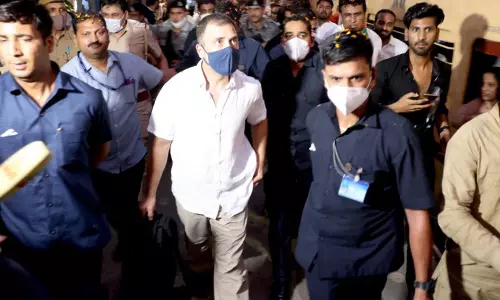 ഓരോ സ്‌റ്റേഷനിലും പ്രവർത്തകരുടെ അഭിവാദ്യങ്ങൾ; ചിന്തൻ ശിവിറിൽ പുതിയ രാഹുൽ