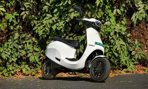 നോർമൽ മോഡിൽ പിറകോട്ട് ഓടി; ഒല സ്‌കൂട്ടർ അപകടത്തിൽ 65കാരന് പരിക്ക്‌