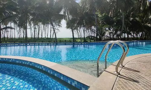 മികച്ച ഹോട്ടലുകളിൽ നാട്ടിക ബീച്ച് റിസോർട്ടും ബ്ലാങ്കറ്റും നിരാമയയും മികച്ച ഹോട്ടലുകളിൽ നാട്ടിക ബീച്ച് റിസോർട്ടും ബ്ലാങ്കറ്റും നിരാമയയും