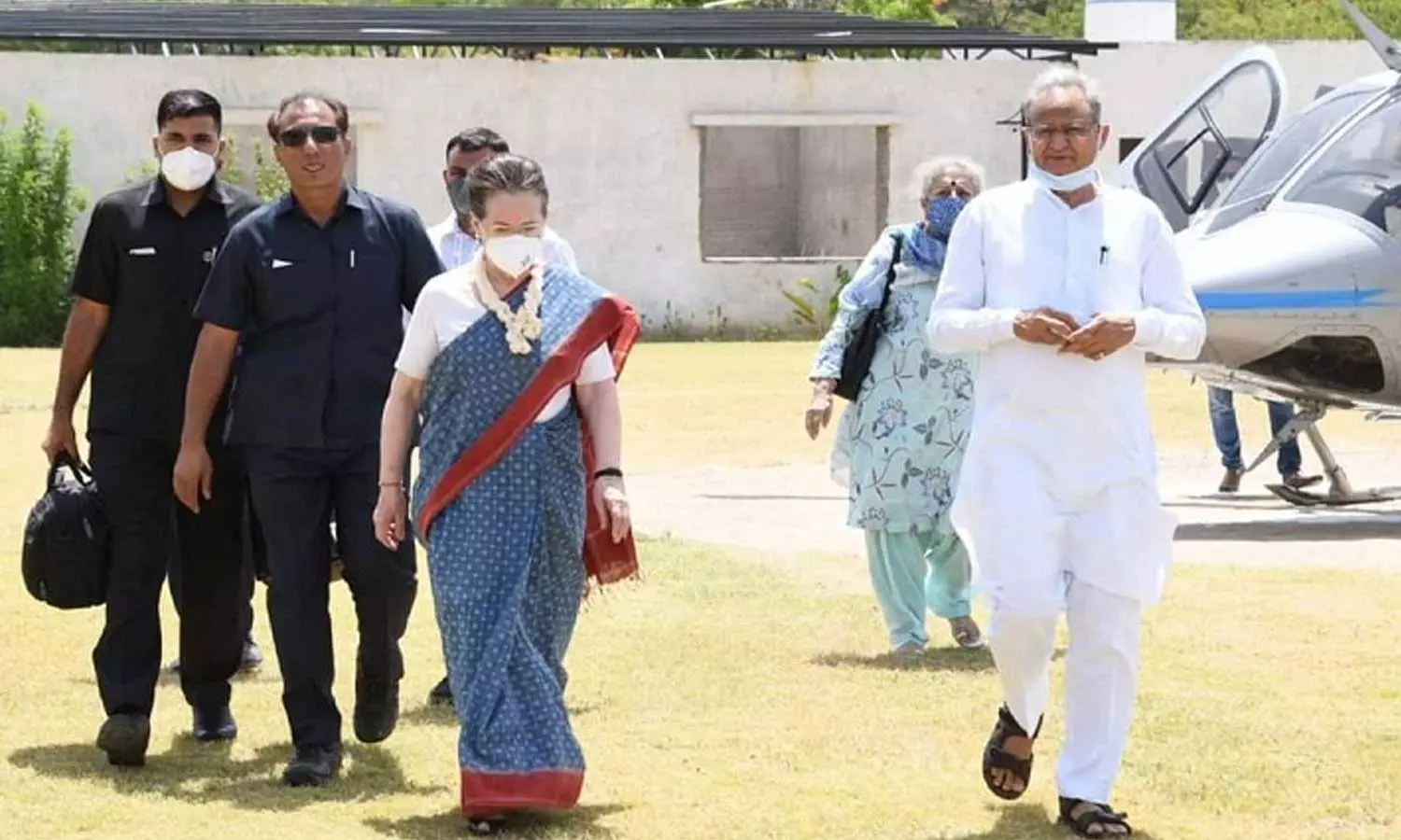 ഘടകകക്ഷി ചർച്ച തുടരണമെന്ന് മനു അഭിഷേക് സിങ്‌വി; ആദ്യം പാർട്ടിയെ കെട്ടിപ്പടുക്കണമെന്ന് മല്ലികാർജുൻ ഖാർഗെ