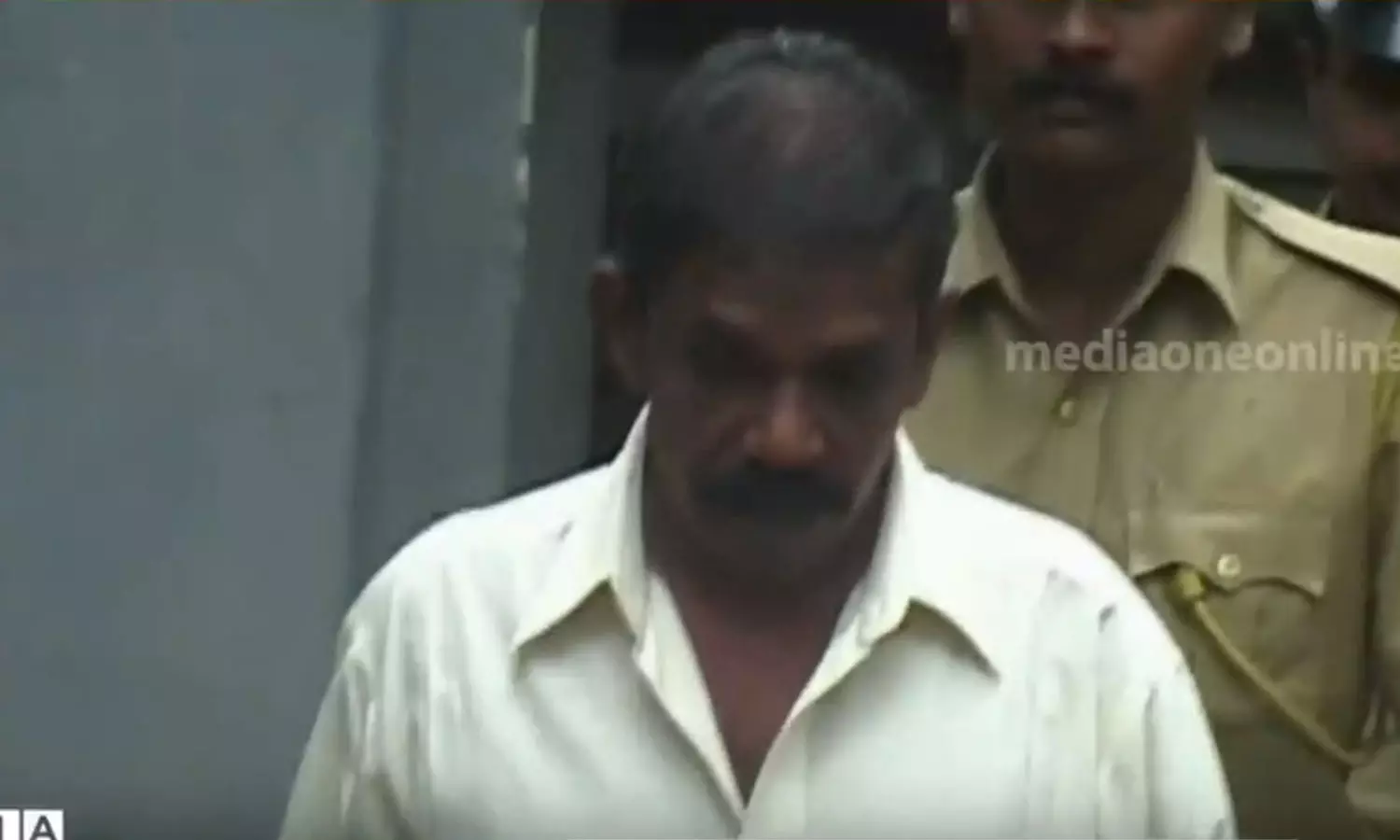 കല്ലുവാതുക്കൽ മദ്യ ദുരന്തക്കേസ്: പ്രതി മണിച്ചന് ശിക്ഷ ഇളവ് നൽകണമെന്ന സർക്കാർ ശിപാർശയിൽ ഗവർണറുടെ തീരുമാനം അടുത്താഴ്ച