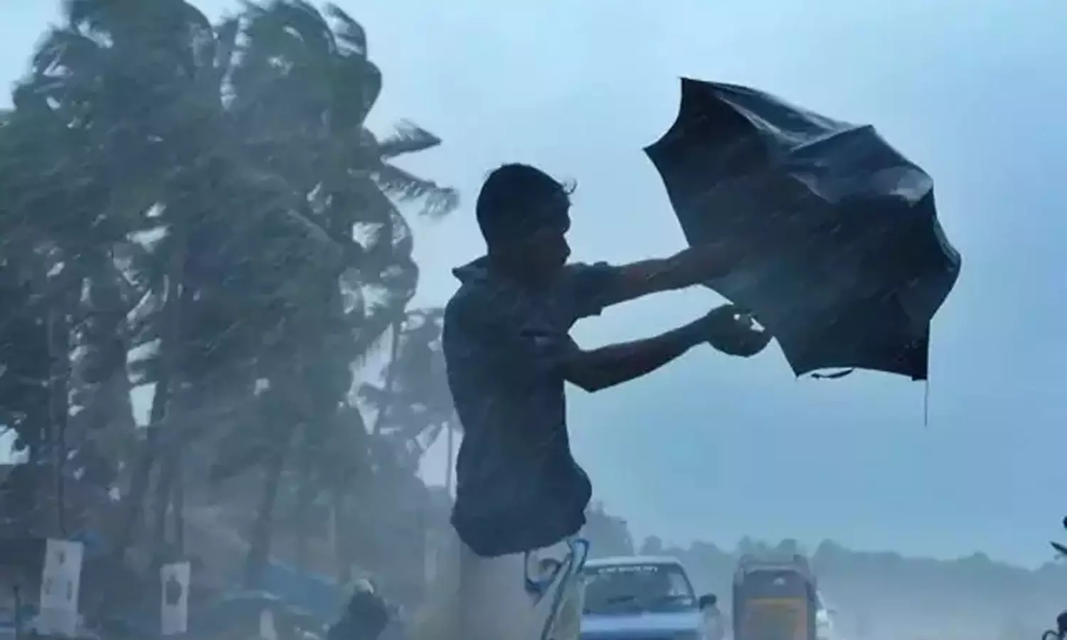 മഴ മുന്നറിയിപ്പ്; മലയോര മേഖലകളിൽ കനത്ത ജാഗ്രത, എല്ലാ ജില്ലകളിലും കൺട്രോൾ റൂമുകൾ