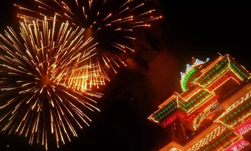 തൃശൂർ പൂരം വെടിക്കെട്ട് ഇന്ന് നടത്താന്‍ ധാരണ