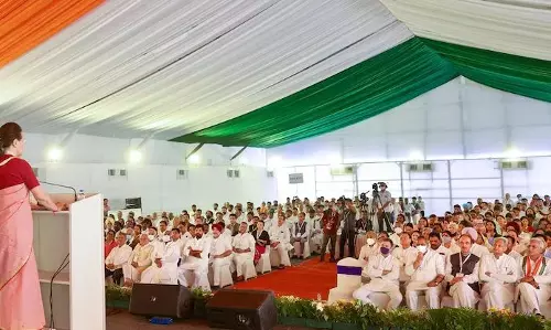 നമ്മൾ അതിജീവിക്കും- ഉറച്ച സ്വരത്തിൽ മൂന്നുവട്ടം ആവർത്തിച്ച് പ്രഖ്യാപനം; ചിന്തൻ ശിബിറിനെ ചിരിപ്പിച്ചും ചിന്തിപ്പിച്ചും സോണിയ