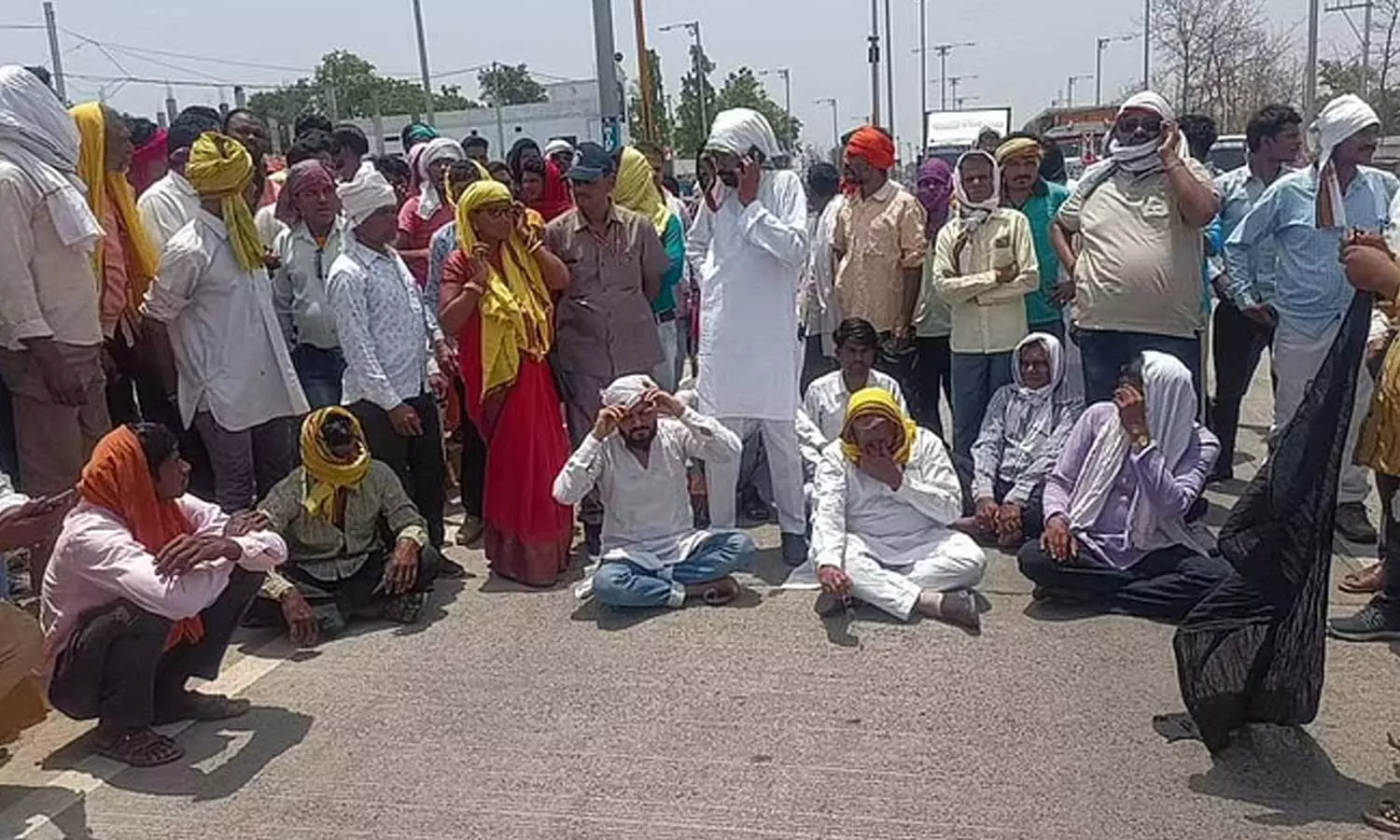 മകനെ അറസ്റ്റ് ചെയ്യാനെത്തിയവരെ തടഞ്ഞു; മുസ്ലിം സ്ത്രീയെ വെടിവെച്ച്കൊന്ന് യുപി പൊലീസ് മകനെ അറസ്റ്റ് ചെയ്യാനെത്തിയവരെ തടഞ്ഞു; മുസ്ലിം സ്ത്രീയെ വെടിവെച്ച്കൊന്ന് യുപി പൊലീസ്