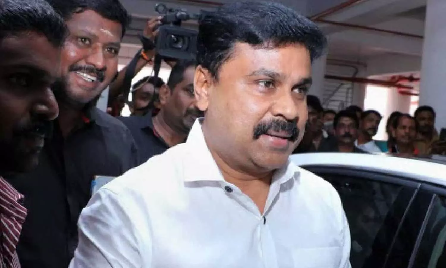 വധഗൂഢാലോചന കേസ്; ദിലീപിന്റെ സുഹൃത്ത് ശരത് അറസ്റ്റിൽ വധഗൂഢാലോചന കേസ്; ദിലീപിന്റെ സുഹൃത്ത് ശരത് അറസ്റ്റിൽ