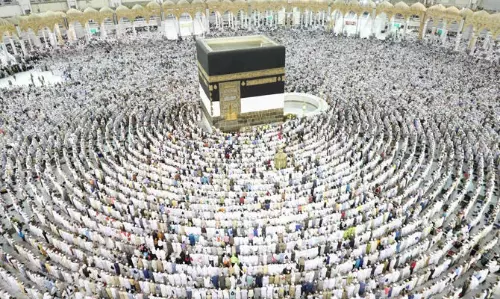 വിദേശത്തു നിന്നുള്ളവര്ക്ക് നാളെ മുതല് ഉംറക്കായി അപേക്ഷിക്കാനാകില്ല വിദേശത്തു നിന്നുള്ളവര്ക്ക് നാളെ മുതല് ഉംറക്കായി അപേക്ഷിക്കാനാകില്ല