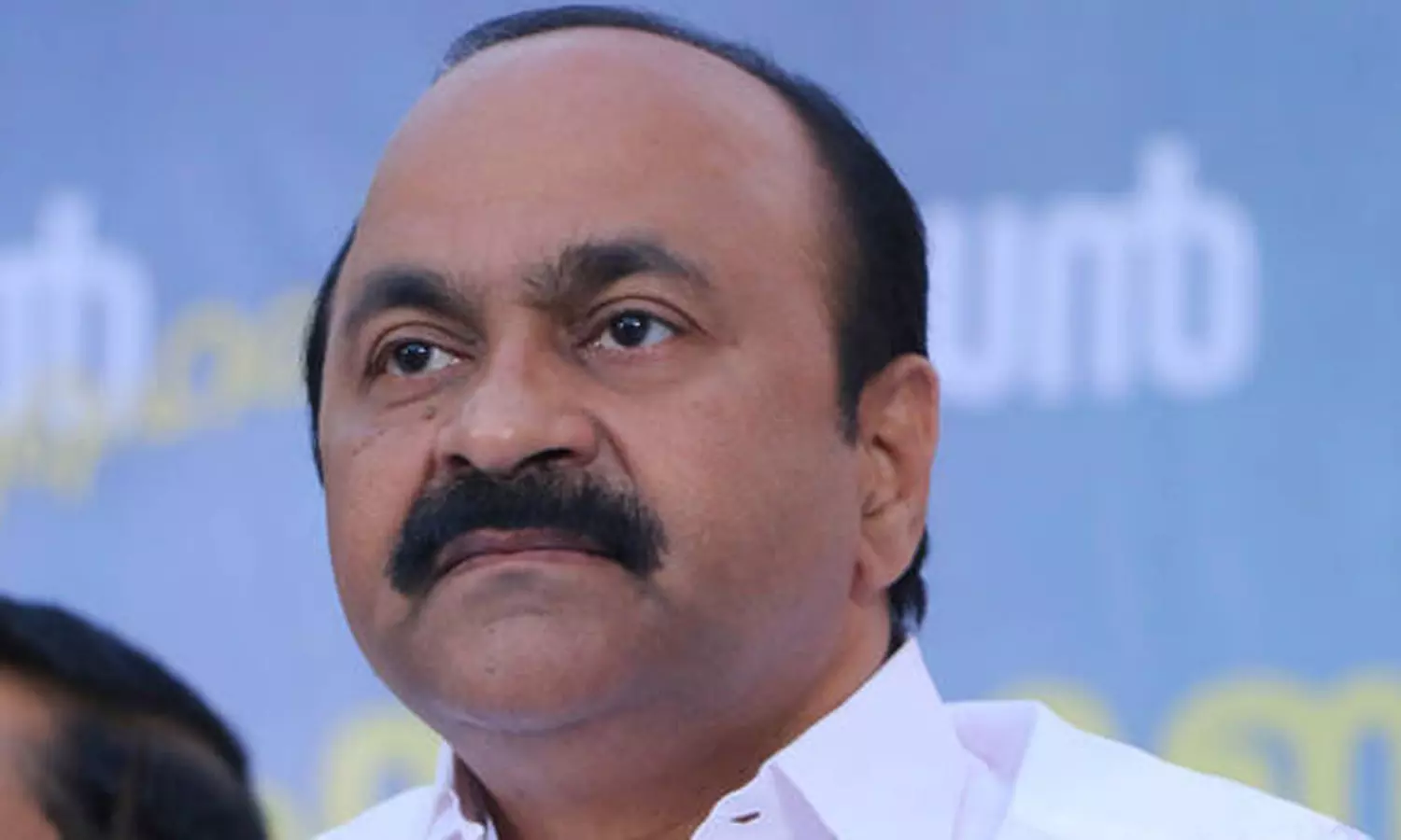 കെ. സുധാകരന്റെ വിവാദ പരാമർശം അറിഞ്ഞിട്ടില്ല, പ്രതികരിക്കാതെ വി.ഡി സതീശൻ കെ. സുധാകരന്റെ വിവാദ പരാമർശം അറിഞ്ഞിട്ടില്ല, പ്രതികരിക്കാതെ വി.ഡി സതീശൻ