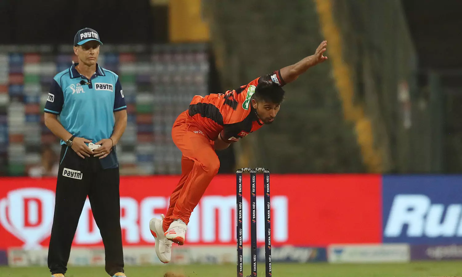 കൊടുങ്കാറ്റായി ഉംറാന്‍; പൊരുതിത്തോറ്റ് മുംബൈ