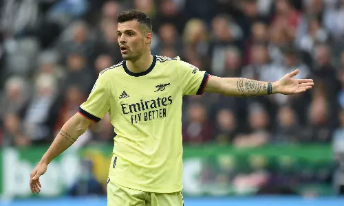 നിർണായക മത്സരം തോറ്റ് ആർസനൽ; കളിക്കാർക്ക് രൂക്ഷവിമർവുമായി സീനിയർ താരം ഷാക്ക