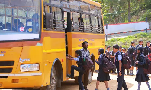 സ്കൂൾ വാഹനങ്ങളിൽ ജി.പി.എസ് നിർബന്ധം, ഡ്രൈവർക്ക് യൂണിഫോമും ഐ.ഡി കാർഡും; മാർഗനിർദേശം പുറത്തിറക്കി സ്കൂൾ വാഹനങ്ങളിൽ ജി.പി.എസ് നിർബന്ധം, ഡ്രൈവർക്ക് യൂണിഫോമും ഐ.ഡി കാർഡും; മാർഗനിർദേശം പുറത്തിറക്കി