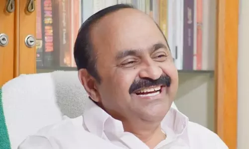 മുഖ്യമന്ത്രിയും മന്ത്രിമാരും കൊച്ചി കണ്ടിട്ട് പോകട്ടെ; തലസ്ഥാനത്ത് പ്രത്യേകിച്ചൊന്നും ചെയ്യാനില്ലല്ലോയെന്ന് വി.ഡി സതീശൻ