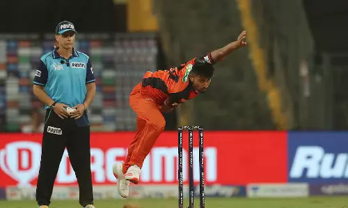 കൊടുങ്കാറ്റായി ഉംറാന്‍; പൊരുതിത്തോറ്റ് മുംബൈ