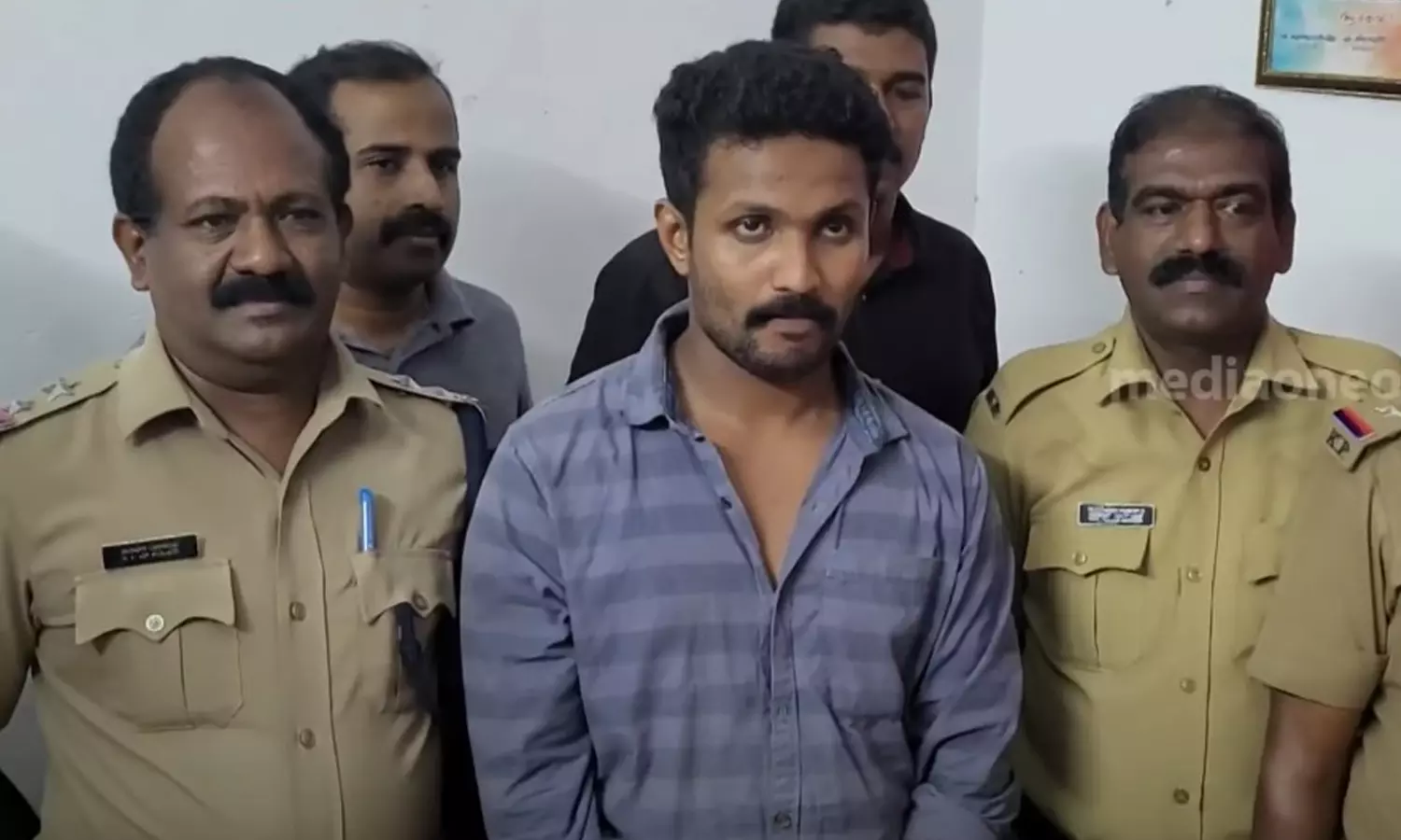 പ്രധാനമന്ത്രിയുടെ ഓഫീസ് സ്റ്റാഫ് ചമഞ്ഞ് ലക്ഷങ്ങളുടെ തട്ടിപ്പ്; മുൻ സൈനികൻ പിടിയിൽ