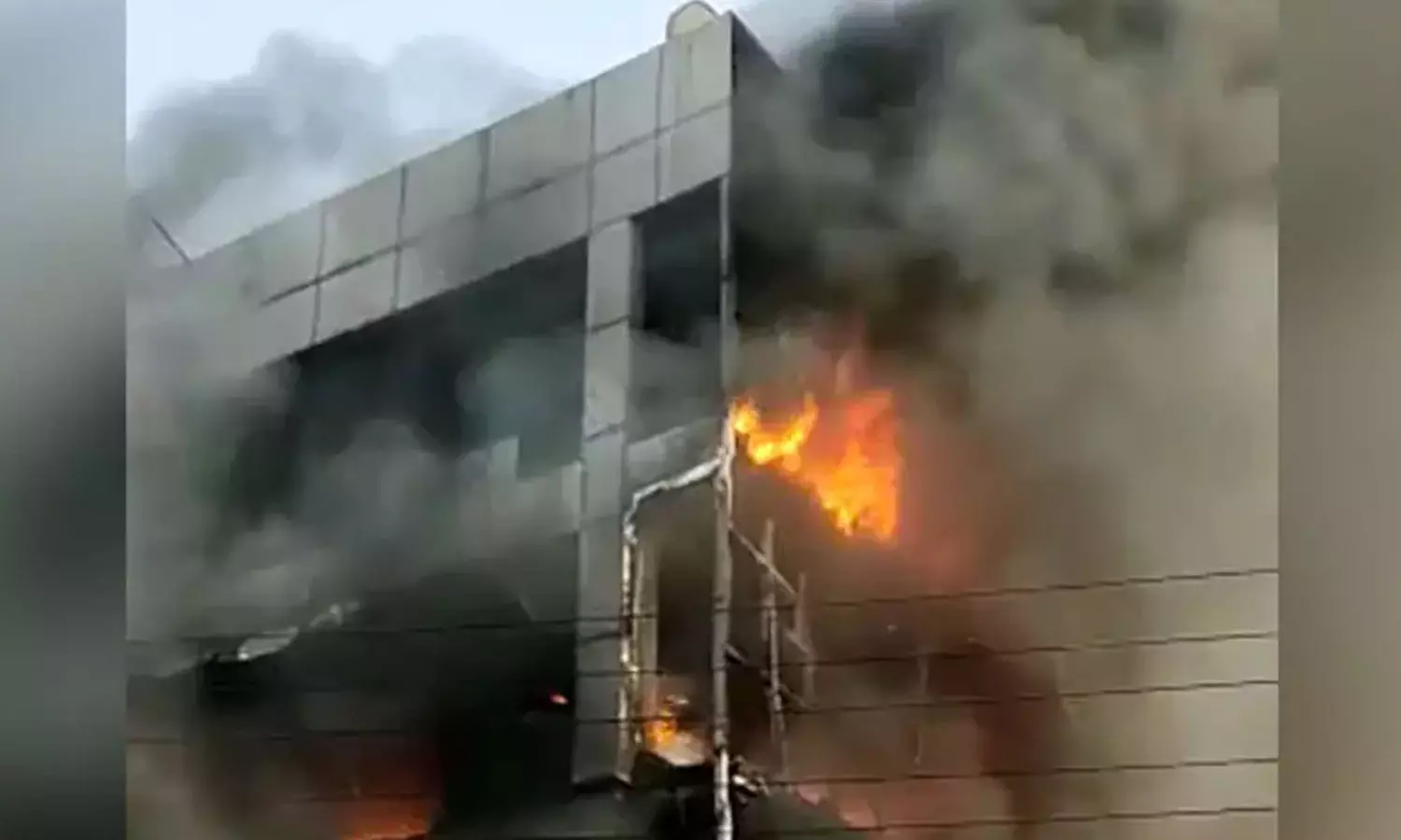 കെട്ടിട നിർമാണത്തിൽ അപാകത; മുണ്ട്ക തീപിടിത്തത്തിൽ വീഴ്ച ഡൽഹി കോർപ്പറേഷന്റേതെന്ന് കണ്ടെത്തൽ കെട്ടിട നിർമാണത്തിൽ അപാകത; മുണ്ട്ക തീപിടിത്തത്തിൽ വീഴ്ച ഡൽഹി കോർപ്പറേഷന്റേതെന്ന് കണ്ടെത്തൽ