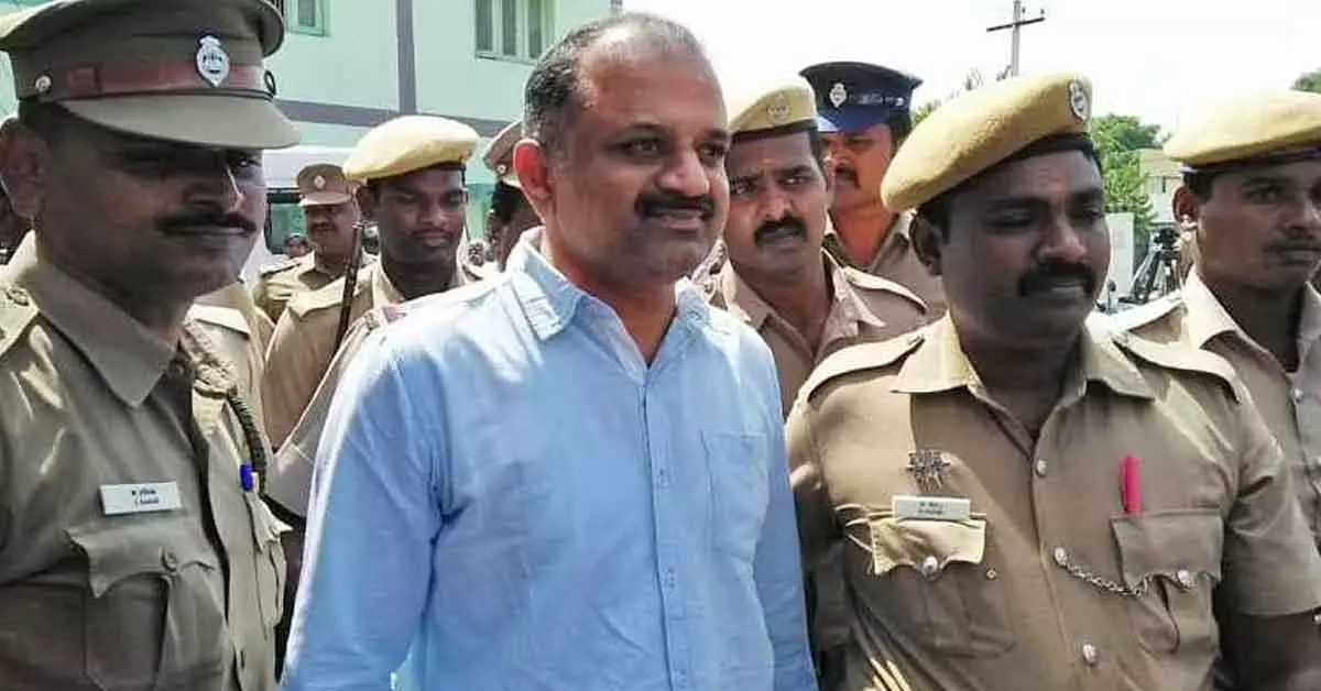 രാജീവ് ഗാന്ധി വധക്കേസ്: പേരറിവാളനെ വിട്ടയച്ചു രാജീവ് ഗാന്ധി വധക്കേസ്: പേരറിവാളനെ വിട്ടയച്ചു