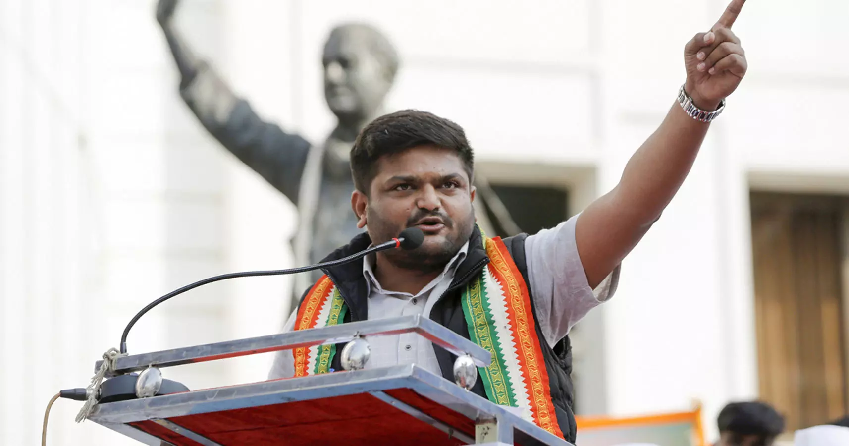 ചിക്കൻ സാൻഡ്വിച്ച്; രാഹുൽ ഗാന്ധിയെ ട്രോളി ഹാർദിക് പട്ടേൽ ചിക്കൻ സാൻഡ്വിച്ച്; രാഹുൽ ഗാന്ധിയെ ട്രോളി ഹാർദിക് പട്ടേൽ