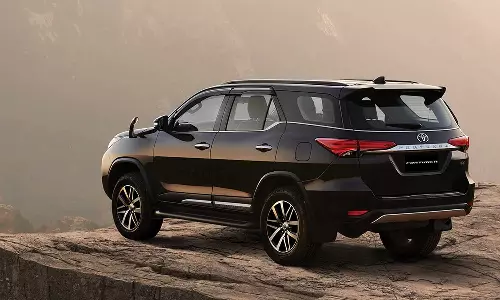 ഒരു ഫോർച്യൂണർ വിറ്റാൽ ടൊയോട്ടക്ക് ലഭിക്കുക 40,000 രൂപ, സർക്കാരിന് 18 ലക്ഷം രൂപ ഒരു ഫോർച്യൂണർ വിറ്റാൽ ടൊയോട്ടക്ക് ലഭിക്കുക 40,000 രൂപ, സർക്കാരിന് 18 ലക്ഷം രൂപ