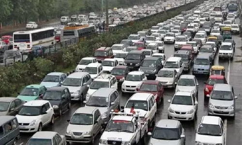 പത്തു വര്‍ഷം കൊണ്ട് വാഹന രജിസ്‌ട്രേഷനിലൂടെ സർക്കാരിന് ലഭിച്ചത് നാലു ലക്ഷം കോടിയിലേറെ രൂപ