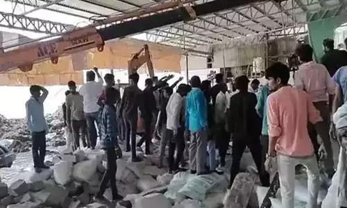 ഗുജറാത്തിലെ ഉപ്പു ഫാക്ടറിയിൽ ചുവരിടിഞ്ഞ്‌ 12 പേർ മരിച്ചു