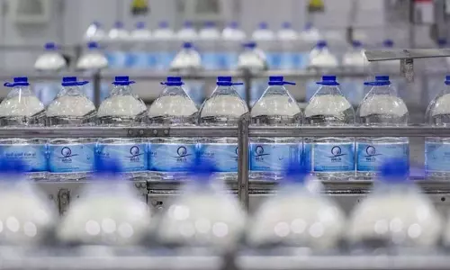 സൗദിയിൽ നിന്നുള്ള വിമാനങ്ങളിൽ ലഗേജുകൾക്കുള്ളിൽ സംസം കൊണ്ടുപോകുന്നതിന് വിലക്ക്; നിയന്ത്രണം ലംഘിച്ചാൽ നടപടി