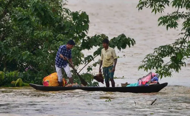 അസമിൽ വീണ്ടും പ്രളയ മുന്നറിയിപ്പ്, അതീവ ഗുരുതര സാഹചര്യമെന്ന് കേന്ദ്ര ജല കമ്മീഷൻ