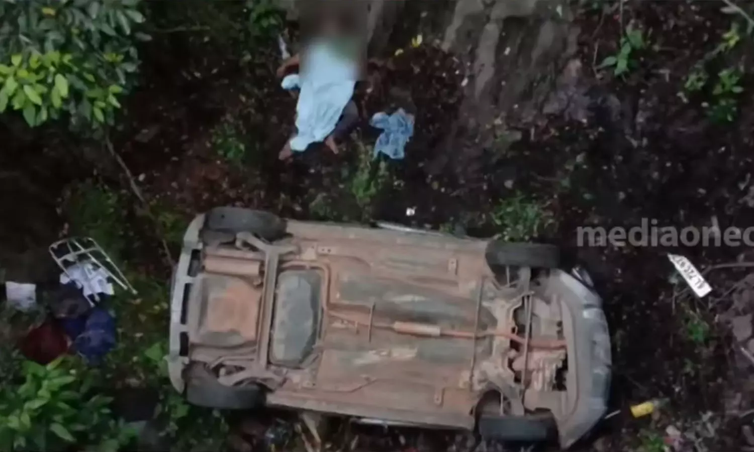 കൂനൂർ - ഊട്ടി പാതയിൽ കാർ മറിഞ്ഞ് അപകടം; വയനാട് സ്വദേശി മരിച്ചു കൂനൂർ - ഊട്ടി പാതയിൽ കാർ മറിഞ്ഞ് അപകടം; വയനാട് സ്വദേശി മരിച്ചു