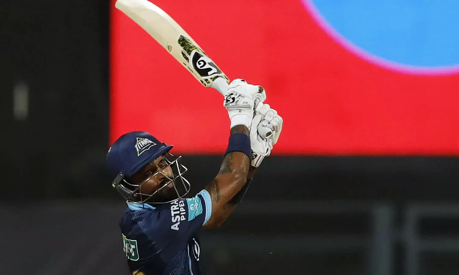 മുന്നിൽ നിന്ന് നയിച്ച് നായകൻ; ഹർദിക്കിന്റെ ചിറകിൽ ഗുജറാത്തിന് ഭേദപ്പട്ട സ്‌കോർ