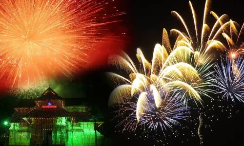 മഴ മാറി നിന്നാൽ തൃശൂർ പൂരം വെടിക്കെട്ട്, ഒരുങ്ങി ദേവസ്വങ്ങൾ