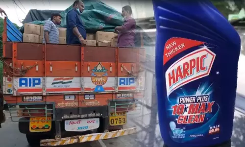 കുന്നംകുളത്ത് വില്‍പ്പനക്ക്​ കൊണ്ടുവന്ന 27,000 ബോട്ടിൽ ഹാർപിക്ക് പിടികൂടി