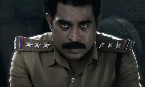 ഒരു സ്ത്രീ വേണ്ടായെന്ന് പറഞ്ഞാ അതിനര്ത്ഥം വേണ്ടായെന്ന് തന്നെയാണ്; പൊലീസ് വേഷത്തില് വീണ്ടും സുരാജ്, ഹെവന് ടീസര് വീഡിയോ ഒരു സ്ത്രീ വേണ്ടായെന്ന് പറഞ്ഞാ അതിനര്ത്ഥം വേണ്ടായെന്ന് തന്നെയാണ്; പൊലീസ് വേഷത്തില് വീണ്ടും സുരാജ്, ഹെവന് ടീസര് വീഡിയോ