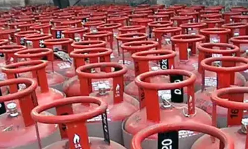 മൂന്നു വർഷത്തിനിടെ പാചകവാതകവില വർധിപ്പിച്ചത് 32 തവണ