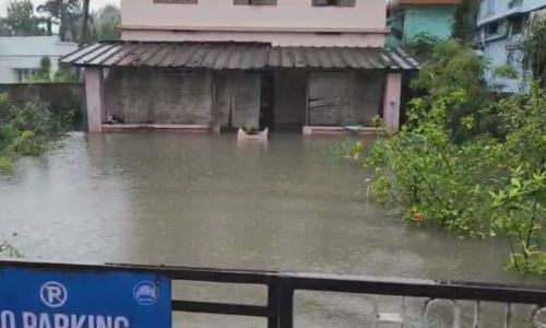 നാശം വിതച്ച് പെരുമഴ; പയ്യന്നൂരിൽ മണ്ണിടിച്ചില്‍,സംസ്ഥാനത്ത് വ്യാപക നാശനഷ്ടം