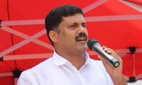 കെ സുധാകരൻ മുഖ്യനെ പിച്ചി, മാന്തി എന്നല്ലാതെ ഇതിനപ്പുറം ഒരു രാഷ്ട്രീയവും സിപിഎമ്മിന് പറയാൻ കഴിയുന്നില്ല- റിജിൽ മാക്കുറ്റി കെ സുധാകരൻ മുഖ്യനെ പിച്ചി, മാന്തി എന്നല്ലാതെ ഇതിനപ്പുറം ഒരു രാഷ്ട്രീയവും സിപിഎമ്മിന് പറയാൻ കഴിയുന്നില്ല- റിജിൽ മാക്കുറ്റി