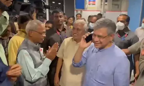 രാജ്യം 5ജിയിലേക്ക് അടുക്കുന്നു; ആദ്യത്തെ 5 ജി കോൾ ചെയ്തു കേന്ദ്ര ഐടി മന്ത്രി അശ്വിനി വൈഷ്ണവ്