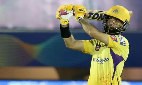 ട്രെന്‍റ് ബോള്‍ട്ടിനെ പഞ്ഞിക്കിട്ട്  മുഈന്‍ അലി; ഒരോവറില്‍ അഞ്ച് ഫോറും ഒരു സിക്സും, 19 ബോളില്‍ 50