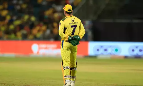 അടുത്ത സീസണിലും തലയുണ്ടാകും; അഭ്യൂഹങ്ങളെ സിക്സര് പറത്തി ധോണി അടുത്ത സീസണിലും തലയുണ്ടാകും; അഭ്യൂഹങ്ങളെ സിക്സര് പറത്തി ധോണി