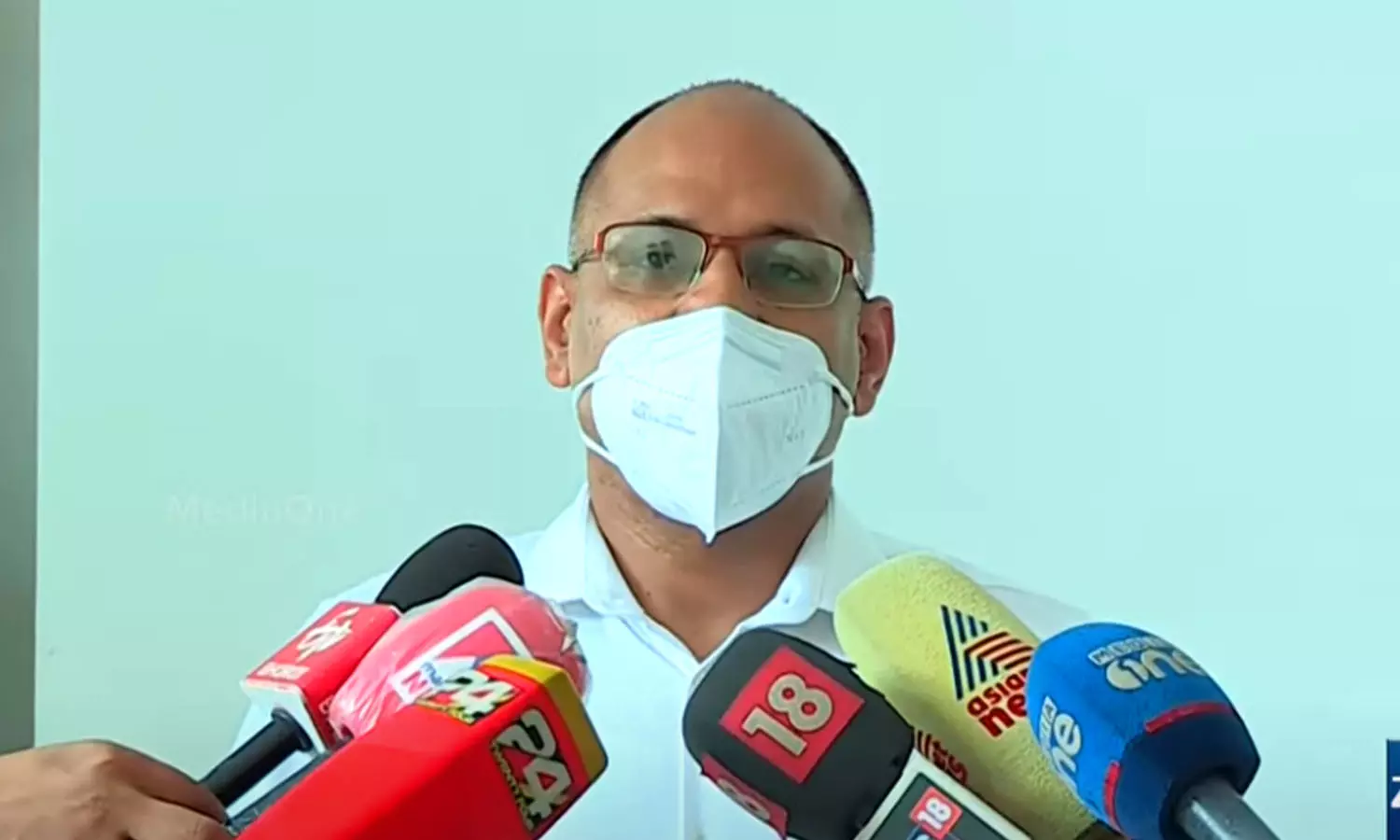 വിജയ്ബാബുവിന് 24 വരെ സമയം നൽകും; കീഴടങ്ങിയില്ലെങ്കിൽ റെഡ് കോർണർ നോട്ടീസ്: കൊച്ചി പൊലീസ് കമ്മിഷ്ണർ