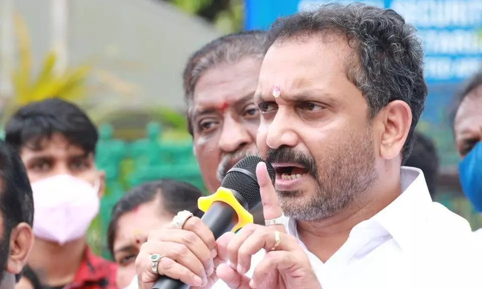 പെട്രോളിനും ഡീസലിനും 10 രൂപ നികുതി കുറയ്ക്കാൻ സംസ്ഥാനം തയ്യാറാവണം: കെ.സുരേന്ദ്രൻ പെട്രോളിനും ഡീസലിനും 10 രൂപ നികുതി കുറയ്ക്കാൻ സംസ്ഥാനം തയ്യാറാവണം: കെ.സുരേന്ദ്രൻ