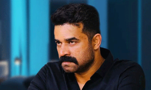 പീഡനക്കേസിൽ നടൻ വിജയ് ബാബുവിനെതിരെ റെഡ് കോർണർ നോട്ടീസ് ഉടൻ; കീഴടങ്ങാൻ സാധ്യത കുറവ്