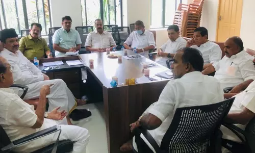 ഫണ്ട് പിരിവ്: നിര്ണായക തീരുമാനവുമായി മുസ്ലിം ലീഗ് നേതൃയോഗം, ലക്ഷ്യം നേടാത്ത ഘടകങ്ങള് പിരിച്ചുവിടും ഫണ്ട് പിരിവ്: നിര്ണായക തീരുമാനവുമായി മുസ്ലിം ലീഗ് നേതൃയോഗം, ലക്ഷ്യം നേടാത്ത ഘടകങ്ങള് പിരിച്ചുവിടും