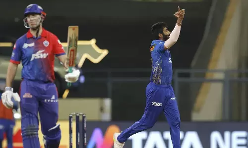 എറിഞ്ഞിട്ട് മുംബൈ; ബാംഗ്ലൂരിന് പ്ലേഓഫിലേക്കുള്ള ദൂരം 160 റൺസ്