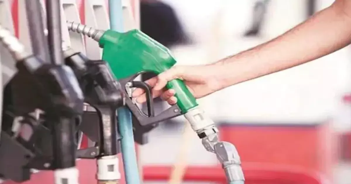 കുറച്ച ഇന്ധനവില പ്രാബല്യത്തിൽ; കേരളത്തിലെ വില ഇങ്ങനെ