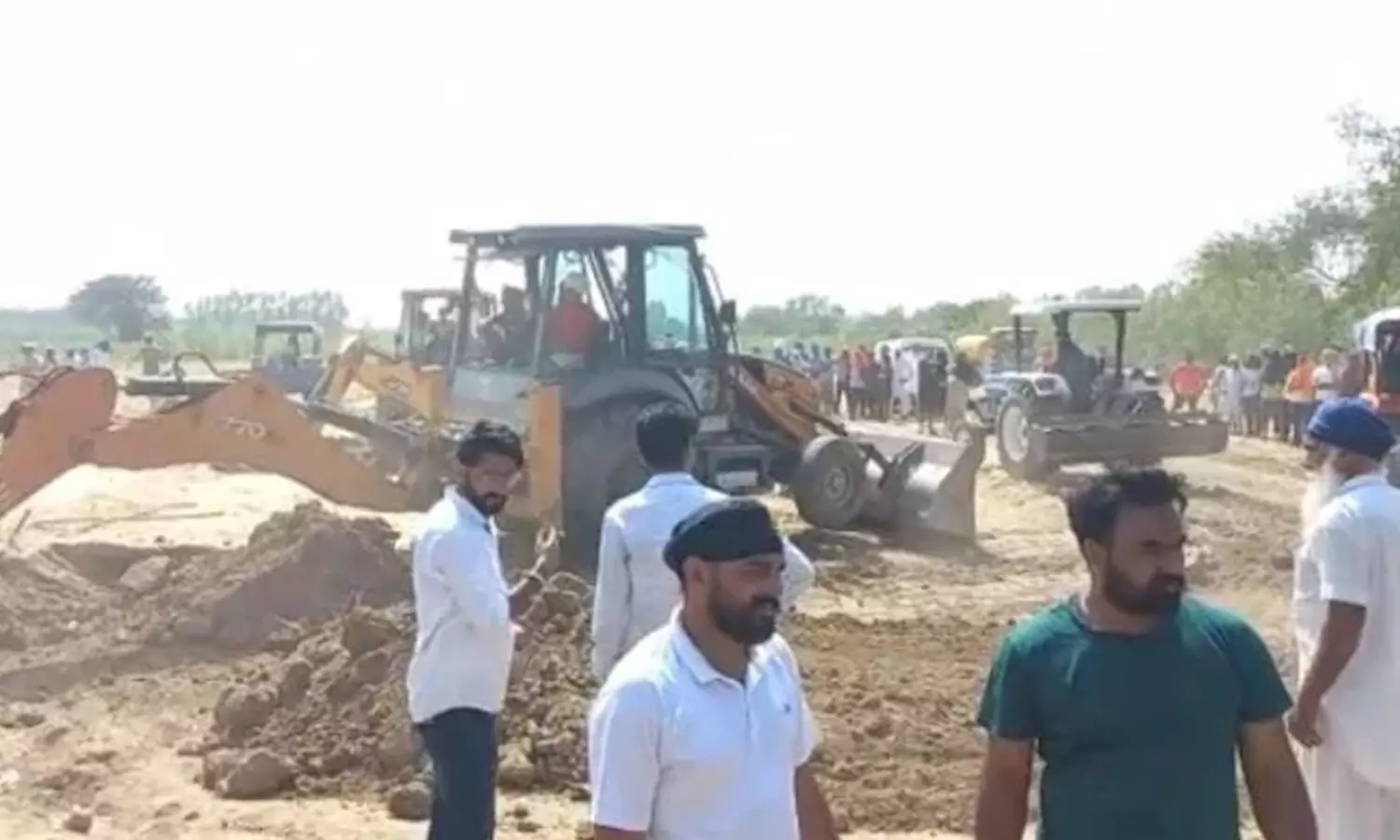 നായ്ക്കളെ ഭയന്നോടി കുഴൽക്കിണറിൽ വീണു; ആറ് വയസുകാരന് ദാരുണാന്ത്യം നായ്ക്കളെ ഭയന്നോടി കുഴൽക്കിണറിൽ വീണു; ആറ് വയസുകാരന് ദാരുണാന്ത്യം