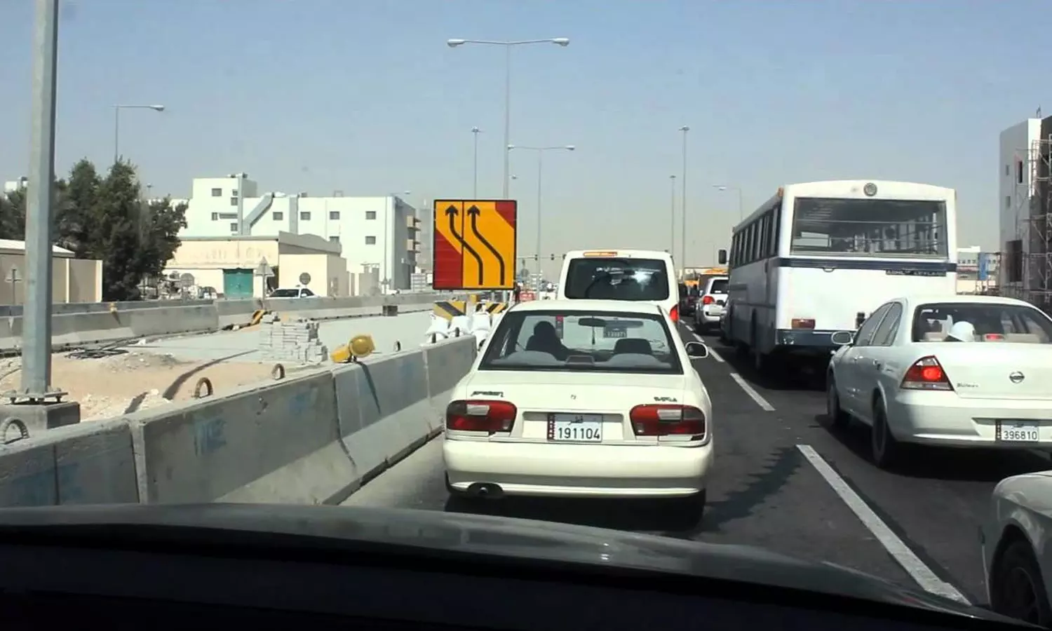 പതിയെ പോയാലും പിടി വീഴും; ഖത്തറിൽ വേഗത കൂടിയ പാതയിൽ മന്ദഗതിയിൽ വാഹനമോടിച്ചാൽ 500 റിയാൽ പിഴ