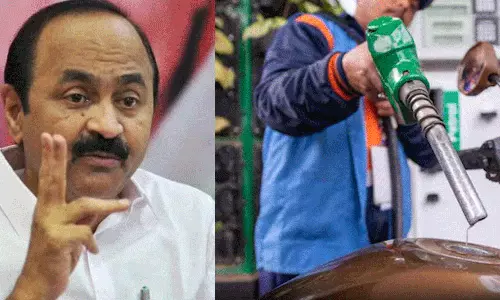 ഇന്ധനവില: അധിക വരുമാനം കുറക്കാൻ സംസ്ഥാനം തയ്യാറാകണമെന്ന് വി.ഡി സതീശന്‍