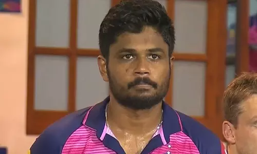 ഇങ്ങനെ പുറത്തിരുത്തരുത്; സഞ്ജുവിന് വേണ്ടി കായിക ലോകം