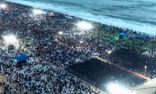 റിപബ്ലിക്കിനെ രക്ഷിക്കുക; ആലപ്പുഴയിൽ പോപുലർ ഫ്രണ്ട് ജനമഹാ സമ്മേളനം റിപബ്ലിക്കിനെ രക്ഷിക്കുക; ആലപ്പുഴയിൽ പോപുലർ ഫ്രണ്ട് ജനമഹാ സമ്മേളനം